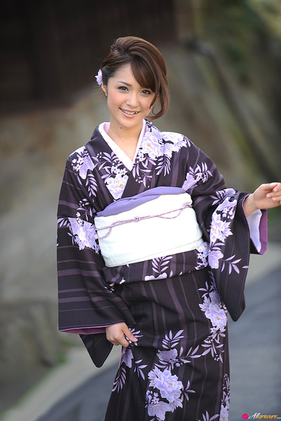 Mihiro Taniguchi in Holiday Kimono from All Gravure