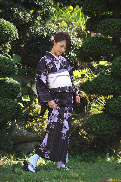 Mihiro Taniguchi in Holiday Kimono from All Gravure