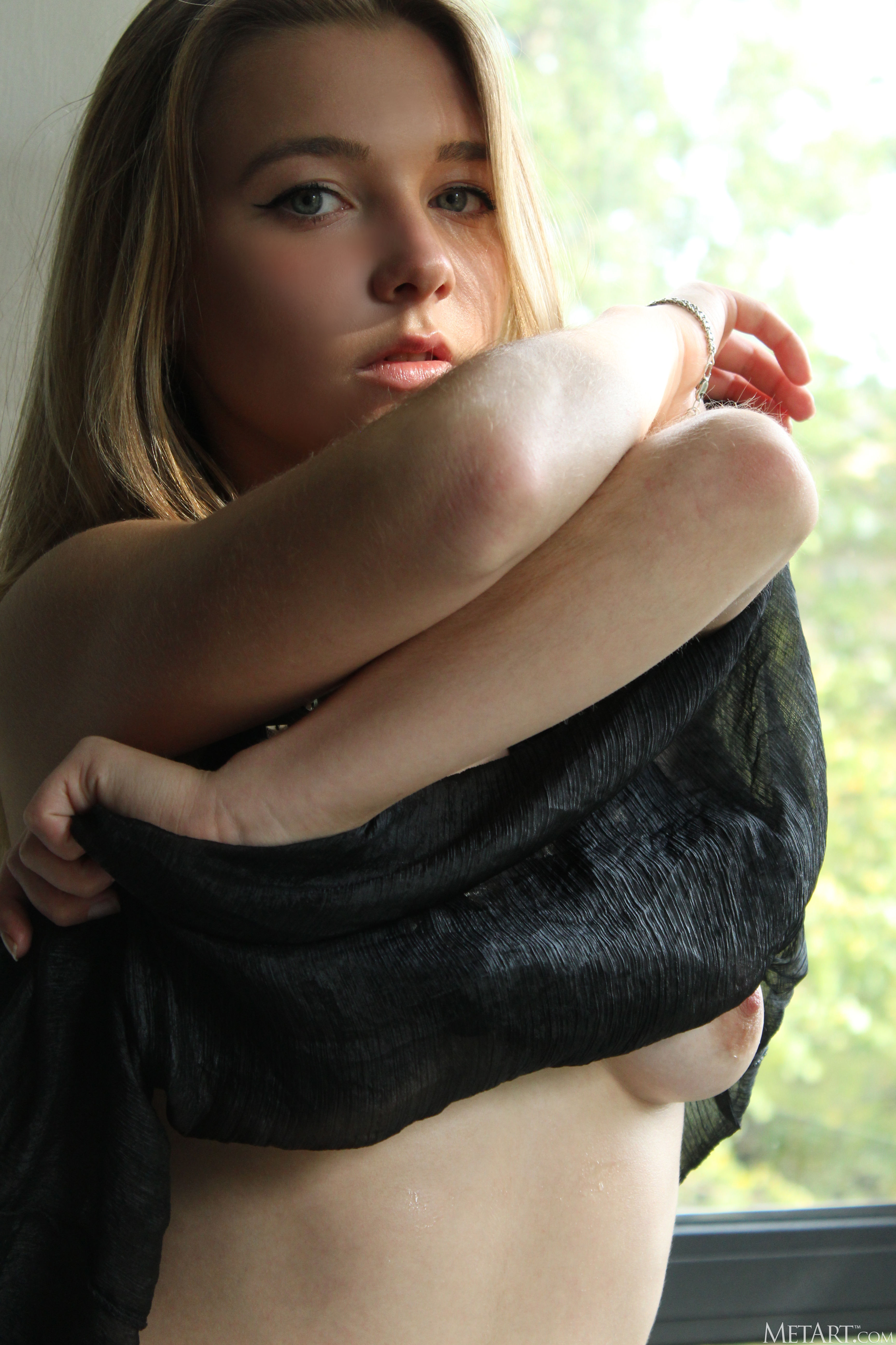Elvera in Metart set Presenting Elvera
