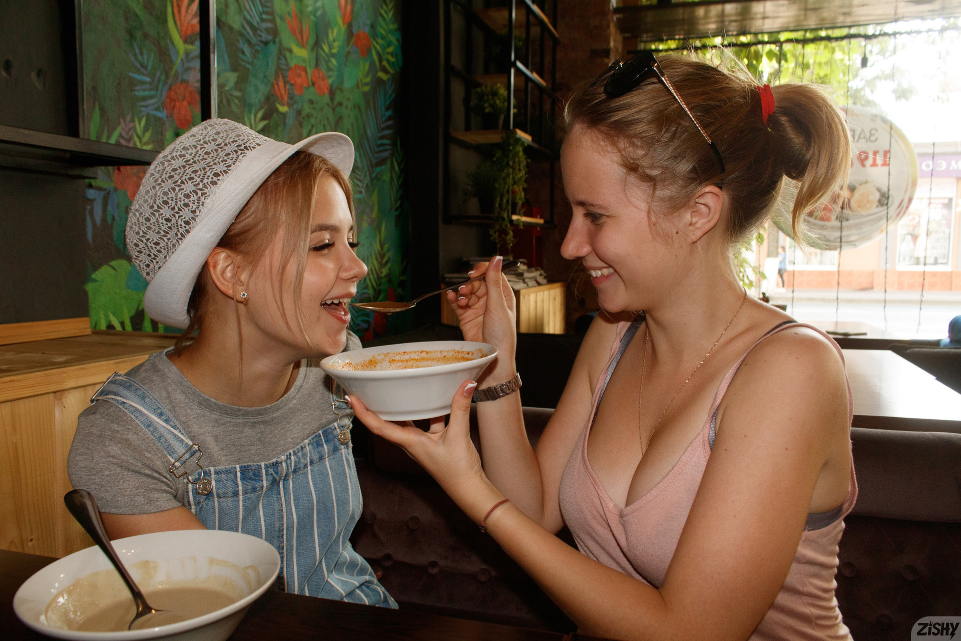 Diana in Zishy set Plov Pals