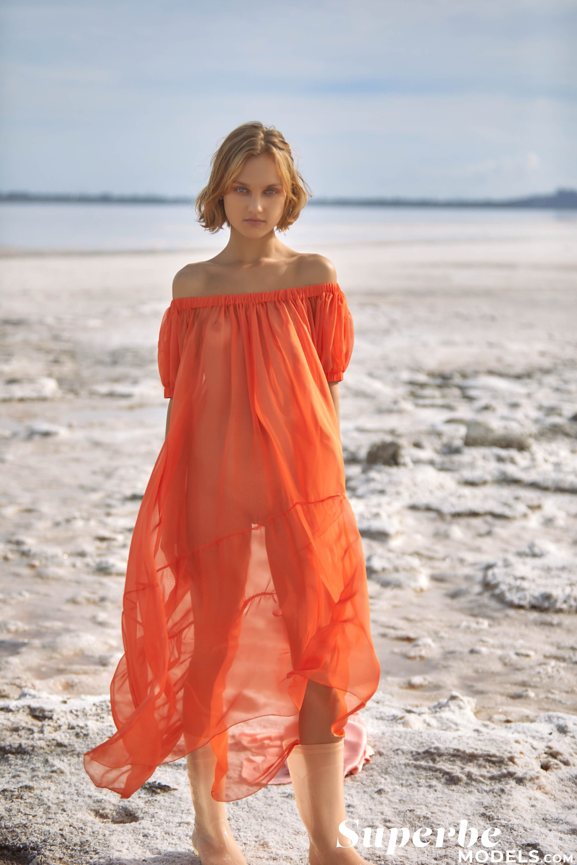 Hannah Ray in Superbe set Dead Sea Poems