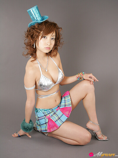 Tempting damsel Aya Kiguchi shows off her gorgeous feminine curves