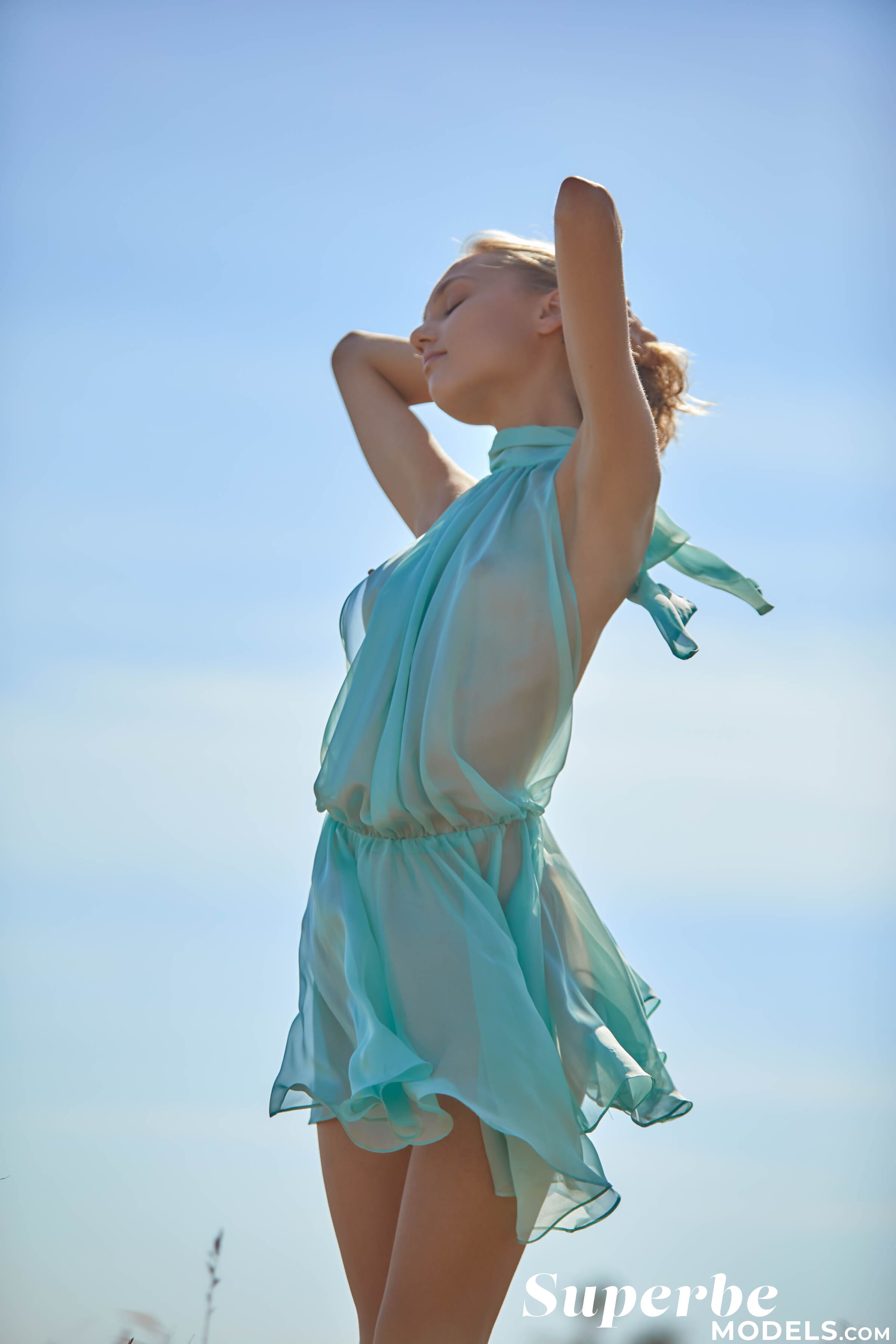 Hannah Ray in Superbe set Prairie Rose
