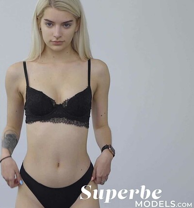 Elsa Lind in Casting Elsa Lind from Superbe Models