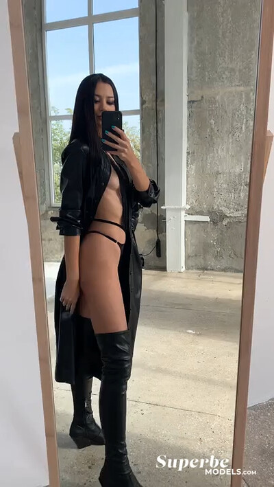 Amazing stunner poses in front of the mirror while filming herself
