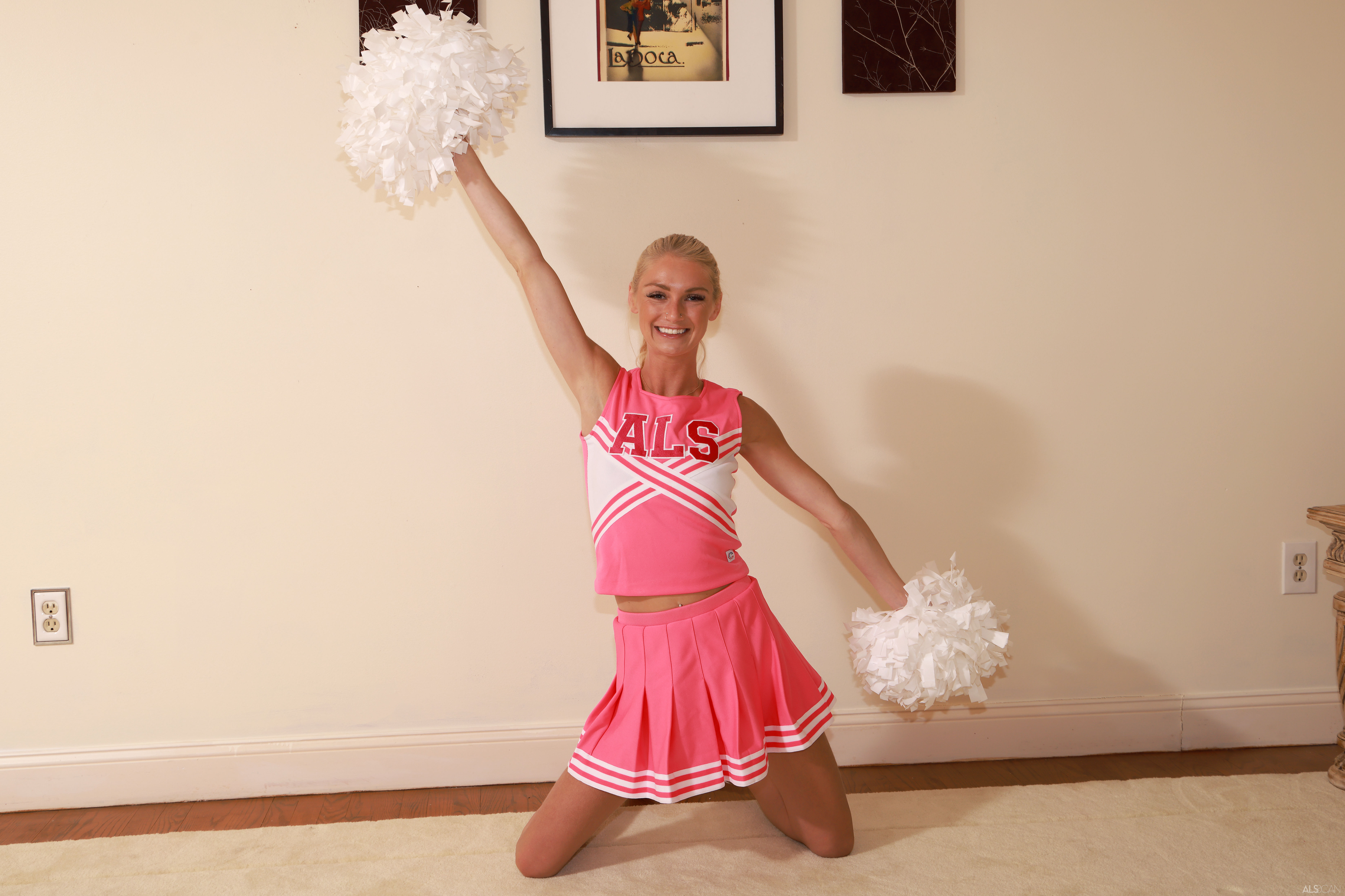 Payton Avery in Als Scan set Cheerful