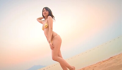 Fantastic allgravure model Mina Asakura shows her attractive young body