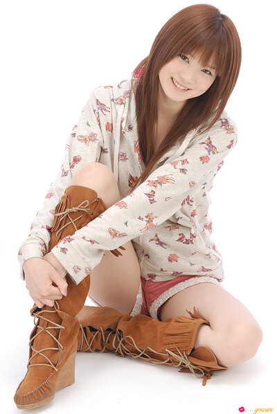 Yuki Daido in Pretty In Pink from All Gravure