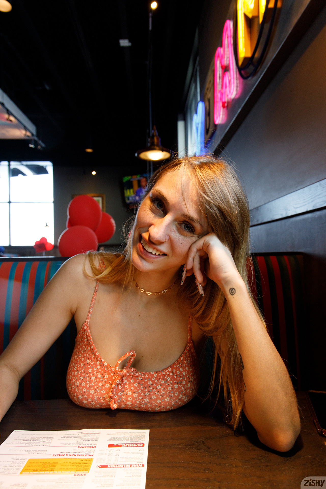 Angel Youngs in Zishy set Eats a Red Robin