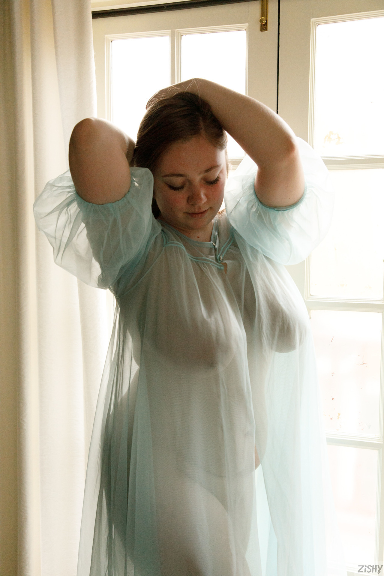 Rose Fessenden in Zishy set Trouble Breathing