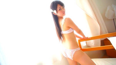 Romantic and effortlessly beautiful hottie Nakayama Yukina dazzles us with her sexy body