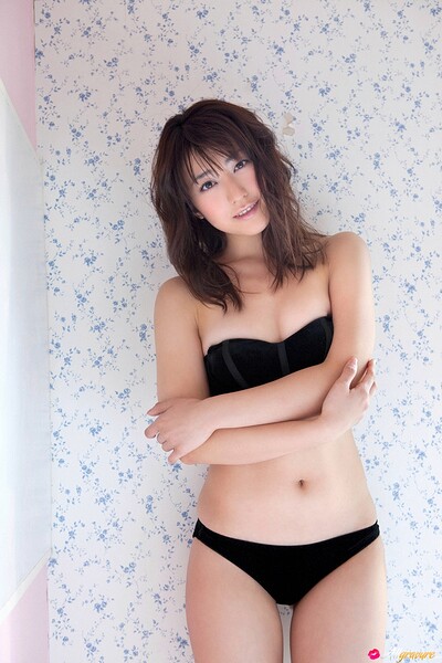 Arisa Kuroda in All Gravure set Hot Shot 3