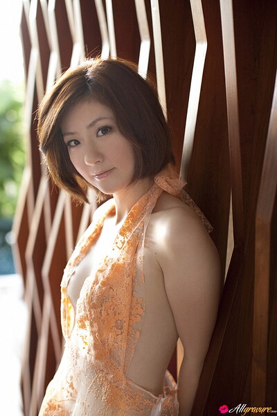Sexy yet charming vixen Naomi Yotsumoto shows off her stunning body