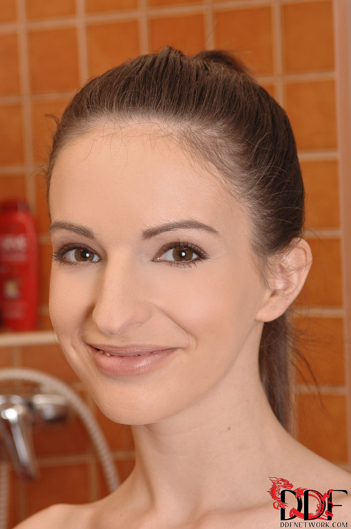 Ann Marie La Sante in 1 by Day set Snatch Showing in the Shower