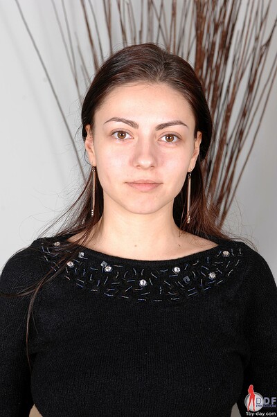 Brill Xandra in She goes home with the gold from 1 by Day