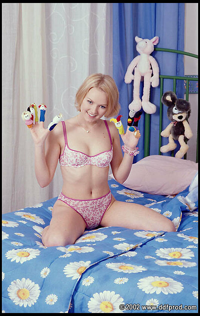 Lussi in Lusty Lussi is playing with fing from 1 by Day