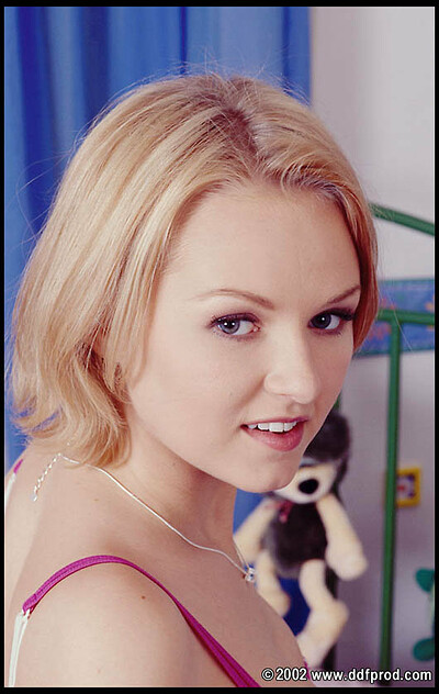 Lussi in Lusty Lussi is playing with fing from 1 by Day