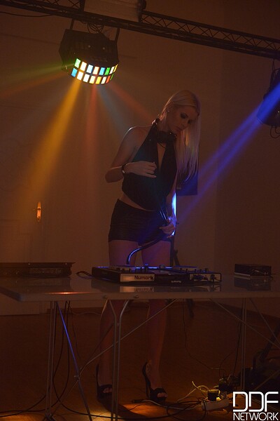 Lynna Nilsson in Pretty Deejay from 1 by Day