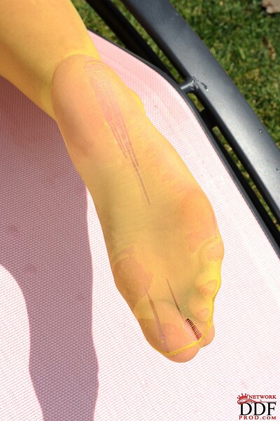 Kety Pearl in Worship Her in the Sun! from Hot Legs and Feet