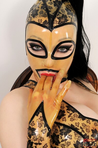 Latex Lucy in Kneel before Latex Lucy! from Hot Legs and Feet