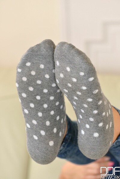 Onyx Viper in Girl Next Door Wants Us To Worship Her Bare Feet from Hot Legs and Feet