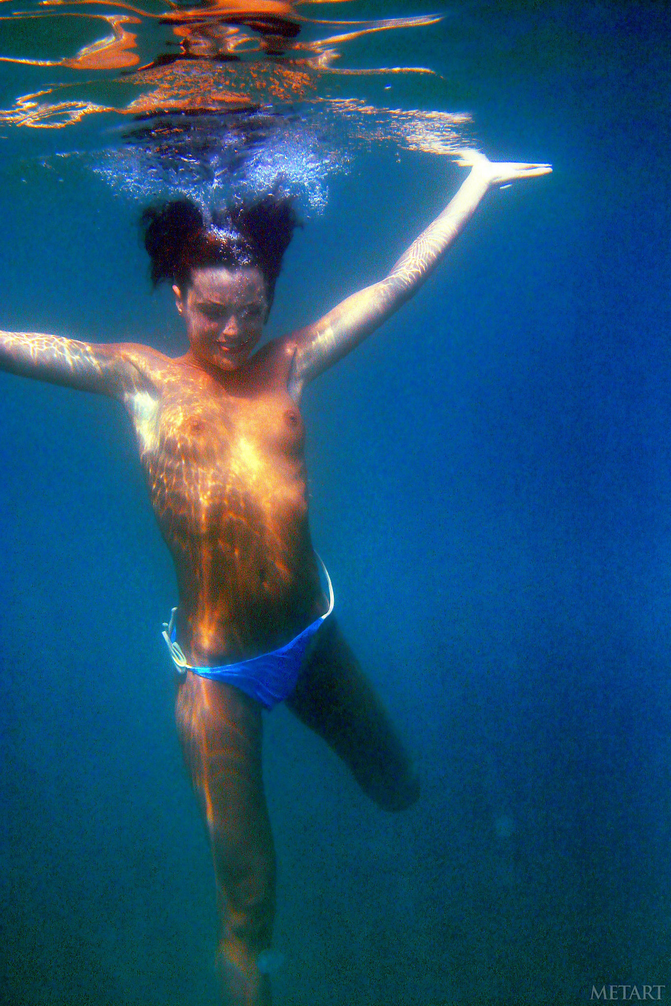 Sharon E in Met Art set Acqua