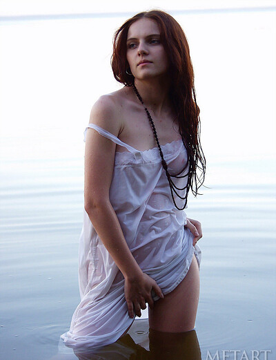 Stranded goddess gives her pussy a wet rub in the lake