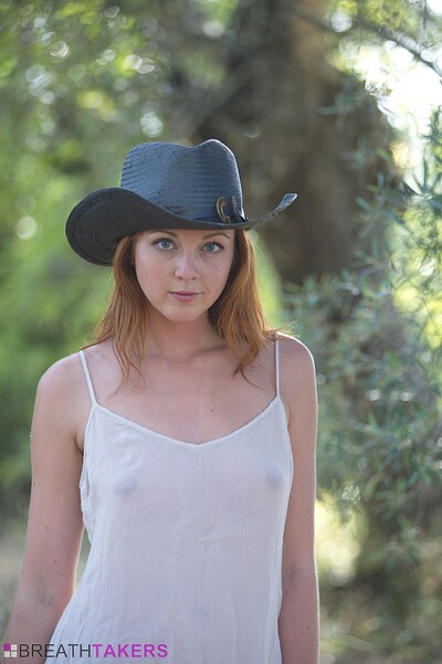Elen Moore in Oliveira from Breathtakers