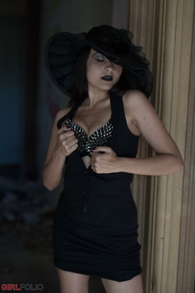 Sophia Jade in Black Widow from Girlfolio