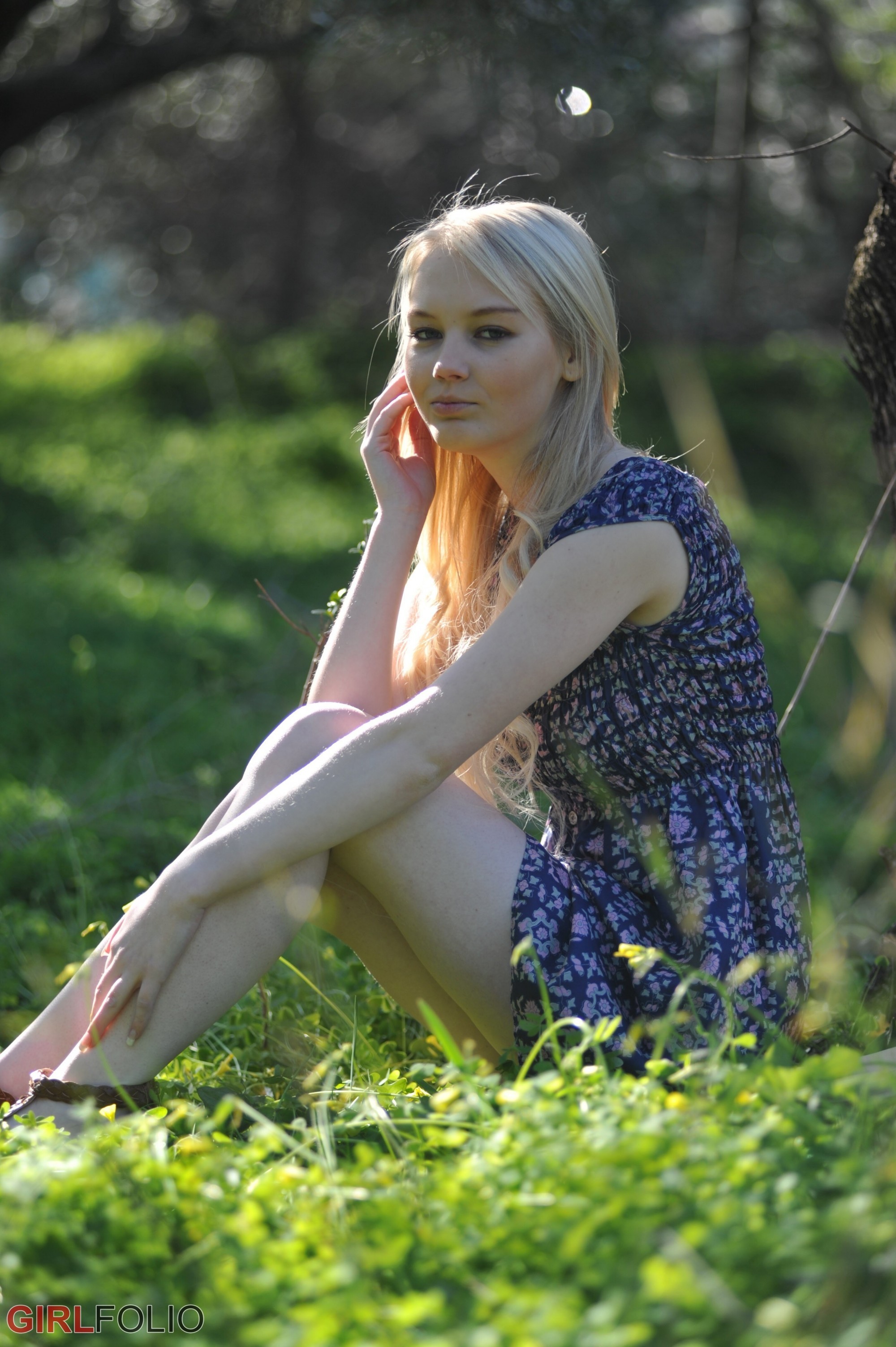 Lynn in Girlfolio set Spring Time