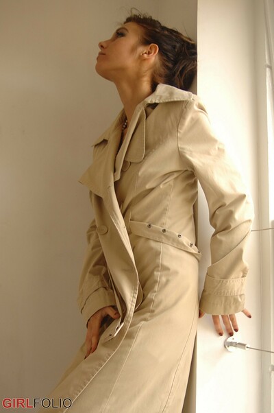 Rosie in Cluseau from Girlfolio