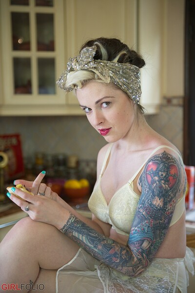 Anna Quinn in Custard Tart from Girlfolio