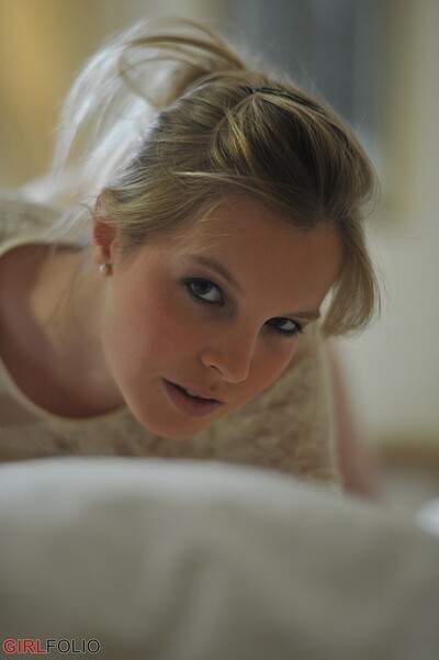 Rose in The Art Of Seduction from Girlfolio