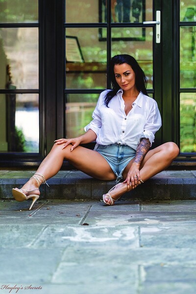 Kelli Smith in Perfectly Framed from Hayleys Secrets