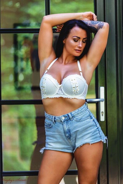 Kelli Smith in Perfectly Framed from Hayleys Secrets