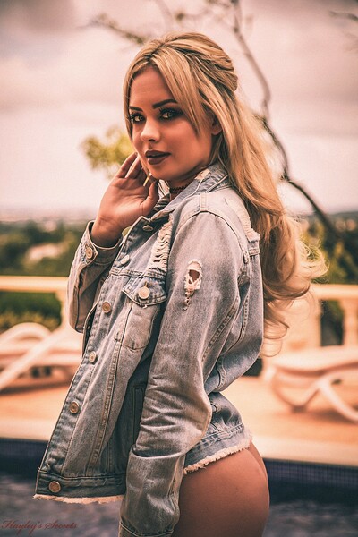 Sara Louise in Retro from Hayleys Secrets