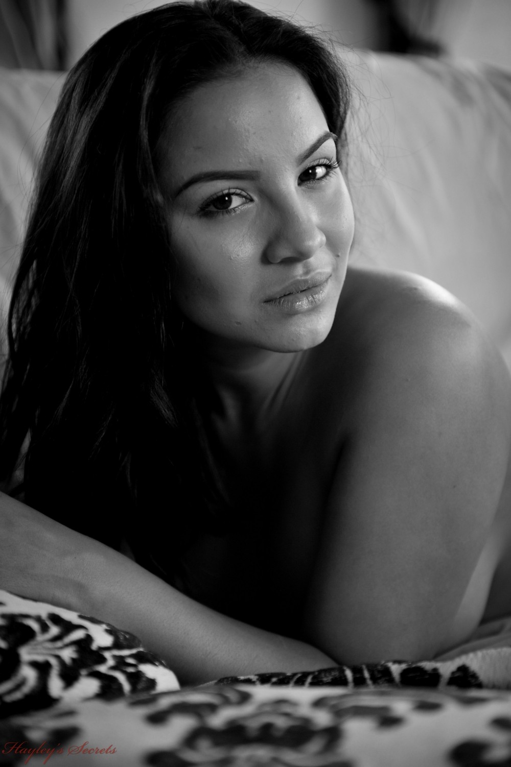 Lacey Banghard in Hayleys Secrets set Lacey black and white-1801371