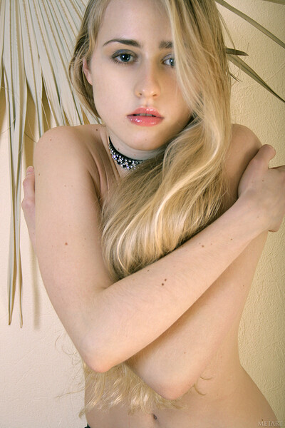Vera E in Kiriniaka from Metart