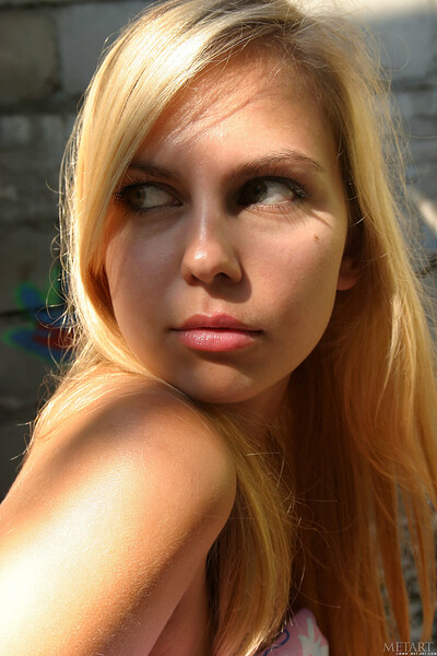 Lana E in Presenting Lana from Metart