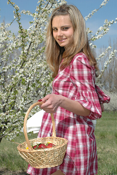 Veronika G in Presenting Veronika from Metart