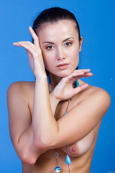 Aranka A in Presenting Aranka from Metart