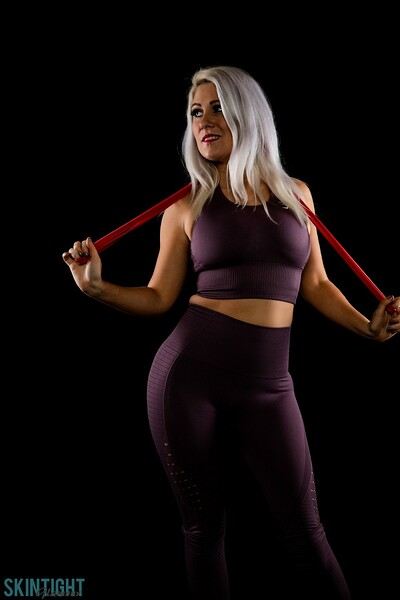 Lu Elissa in Rubber Band from Skintight Glamour