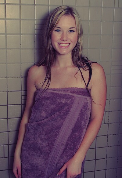Jewel in Taylor Swift Take a Shower from This Years Model
