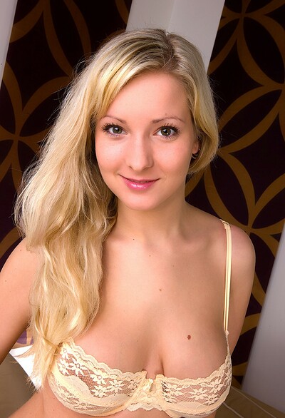 Alyssia in Alyssia Series 9 from Simonscans