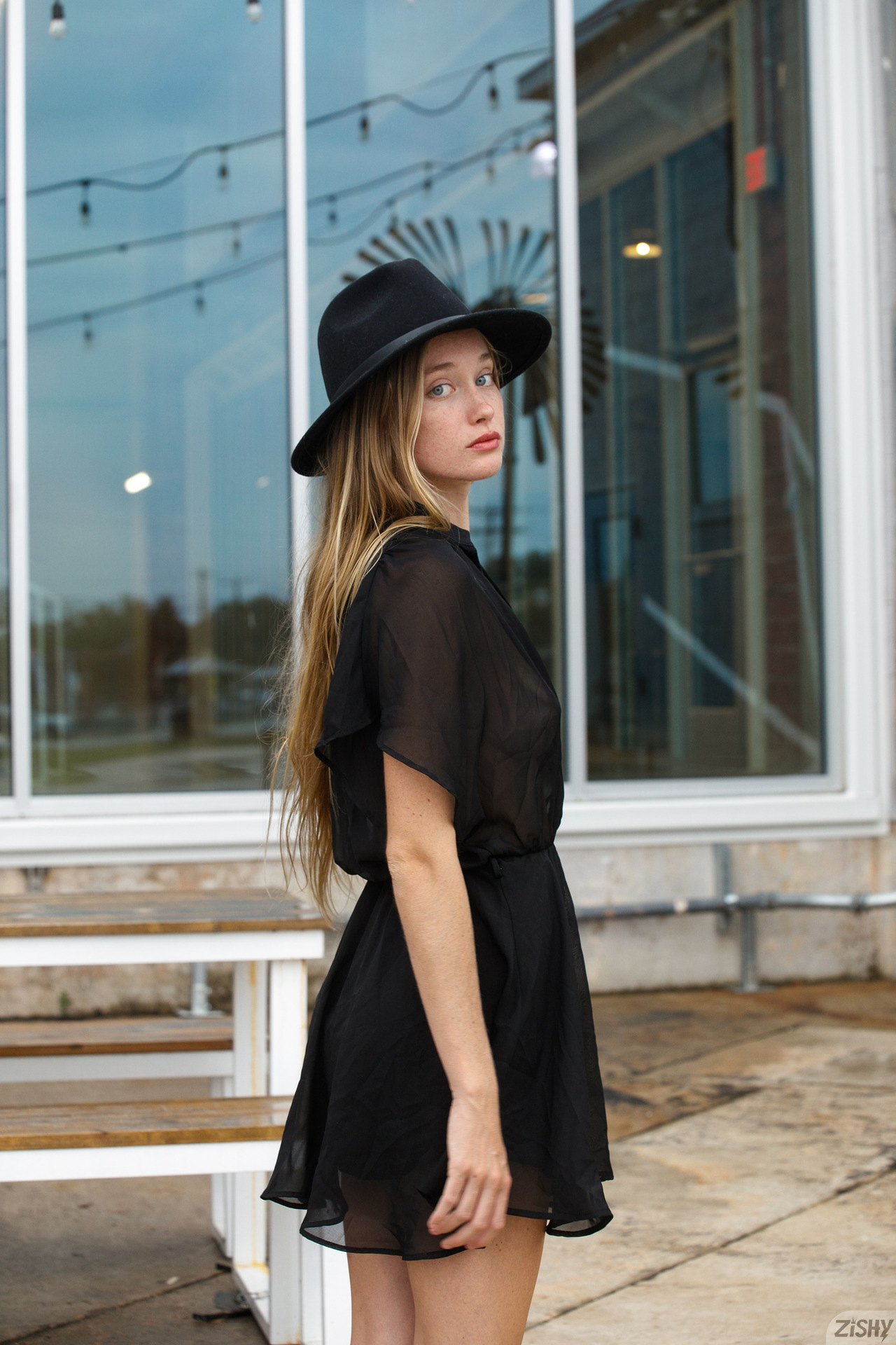 Moon Torrance in Zishy set Likes Black