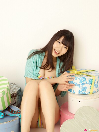 Yuki Kashiwagi in Girls Day Out 4 from All Gravure