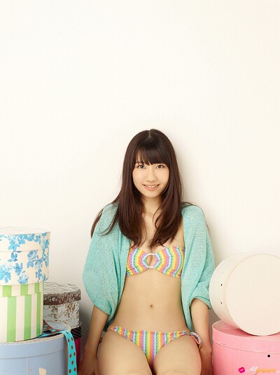 Yuki Kashiwagi in Girls Day Out 4 from All Gravure