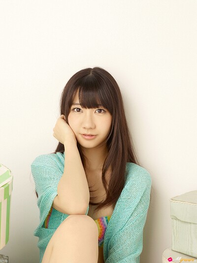 Yuki Kashiwagi in Girls Day Out 4 from All Gravure