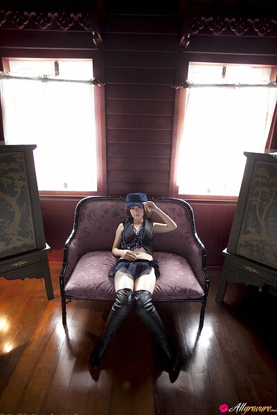 Naomi Yotsumoto in Chic Vintage from All Gravure