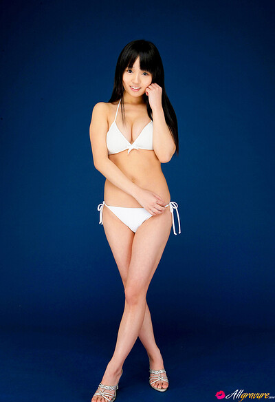 Yui Kurokawa in Booby Shoot from All Gravure